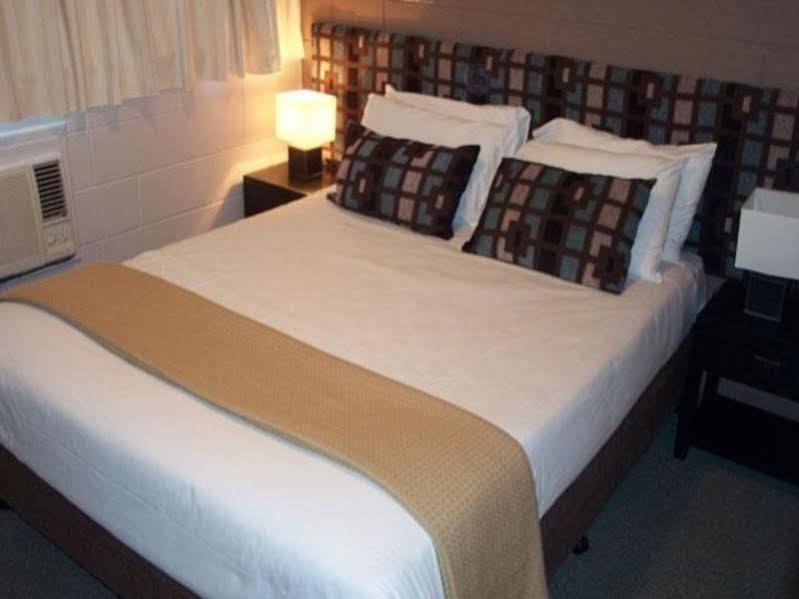 Puffers Inn Loganholme Extérieur photo